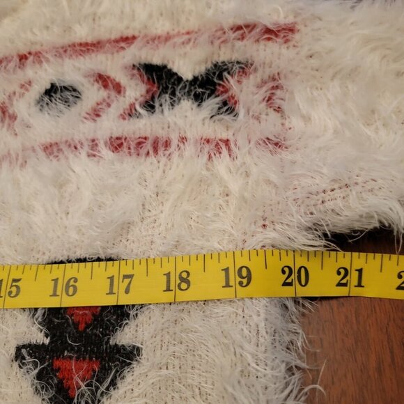 Aztec Style Super Soft and Fuzzy Sweater - Size M - Everleigh (?) - Picture 6 of 7